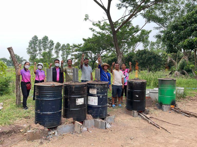 กิจกรรมการพัฒนาองค์ความรู้ทักษะการสร้างเตาเผาถ่านประสิทธิภาพสูง โครงการยกระดับคุณภาพชีวิตและสร้างรายได้กลุ่มเปราะบาง ตำบลหนองหว้า อ.เขาฉกรรจ์ จ.สระแก้ว