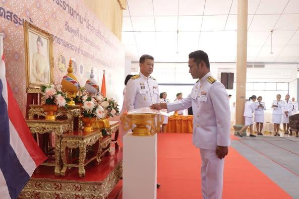 อาจารย์ฉัตรชัย เสนขวัญแก้ว หัวหน้างานวิจัย บริการวิชาการ และพัฒนาท้องถิ่น มรวอ.สระแก้ว เข้าร่วมพิธีรับมอบแบบลายผ้าพระราชทาน “ผ้าลายสิริราชพัสตราภรณ์”