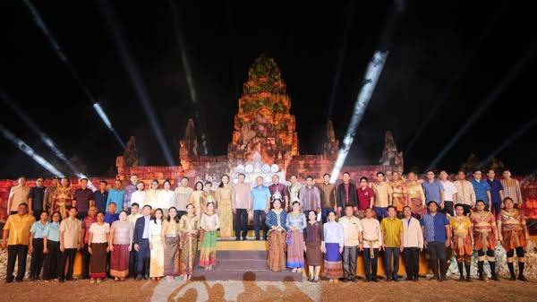 ร่วมเป็นเกียรติในพิธีเปิดงาน “ตามรอยปราสาทศิลา ปราสาทสด๊กก๊อกธม” ประจำปีงบประมาณ พ.ศ. 2568