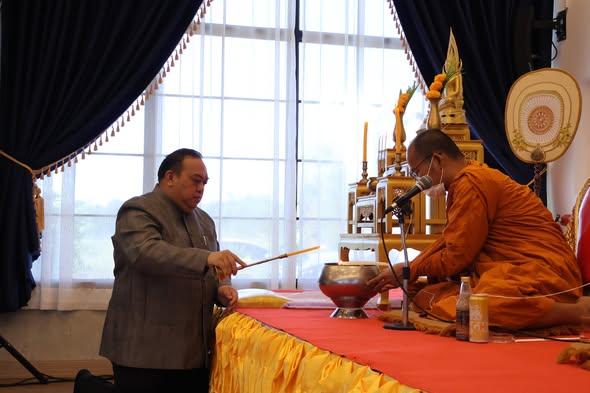 พิธีทำบุญพระภิกษุสงฆ์สวดพระพุทธมนต์ ถวายภัตตาหารเพล และเครื่องไทยธรรม เพื่ออุทิศส่วนกุศลให้แก่ดวงวิญญาณของวีรชนทหารกล้าทุกนาย ในกิจกรรม ส่งท้ายปีเก่า ต้อนรับปีใหม่ 2569