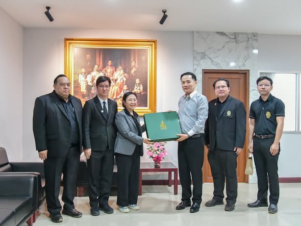 มหาวิทยาลัยราชภัฏวไลยอลงกรณ์ ในพระบรมราชูปถัมภ์ เข้าพบ นายฐานิสร์ เทียนทอง นายกองค์การบริหารส่วนจังหวัดสระเเก้ว เนื่องในโอกาส “สวัสดีปีใหม่ 2569”