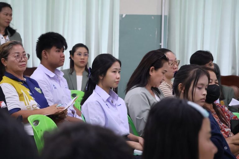 📍 มรภ.วไลยอลงกรณ์ฯ สระแก้ว ชี้แจงโครงการเรียนล่วงหน้าแก่ผู้ปกครองนักเรียนห้องเรียนนิติศาสตร์-รัฐศาสตร์ โรงเรียนอรัญประเทศ