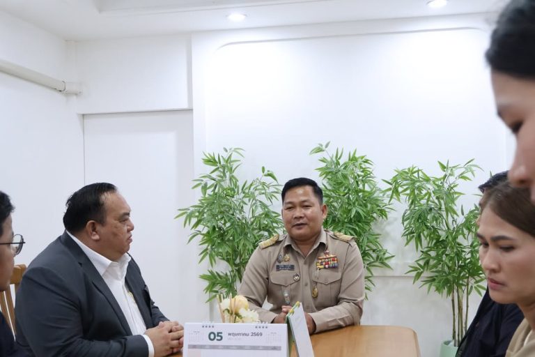 วันจันทร์ที่ 18 พฤษภาคม 2569 ผู้ช่วยศาสตราจารย์ ดร.ชัยวุฒิ เทโพธิ์ รองอธิการบดี พร้อมด้วยคณะผู้บริหาร คณาจารย์ และประธานหลักสูตร เข้าพบ นายจำเนียร พวง...