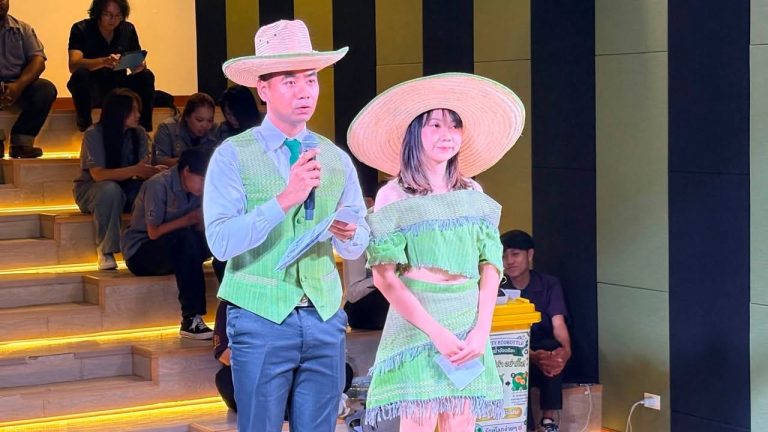 ✌️ร่วมเชียร์ทีมวิศวกรสังคมจาก มรวอ.สระแก้ว นำเสนอในหัวข้อโครงการพัฒนาศักยภาพและเพิ่มมูลค่าผลิตภัณฑ์หญ้าแฝกเชิงหัตถกรรมบนฐานทรัพยากรท้องถิ่นตามแนวพระรา...