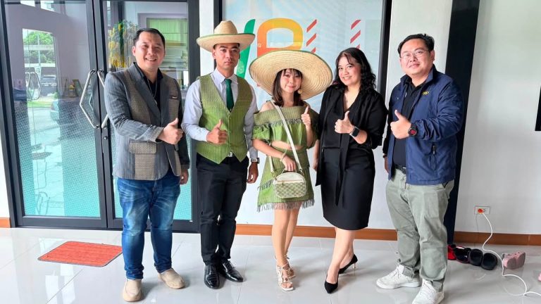 ✌️ร่วมเชียร์ทีมวิศวกรสังคมจาก มรวอ.สระแก้ว นำเสนอในหัวข้อโครงการพัฒนาศักยภาพและเพิ่มมูลค่าผลิตภัณฑ์หญ้าแฝกเชิงหัตถกรรมบนฐานทรัพยากรท้องถิ่นตามแนวพระรา...
