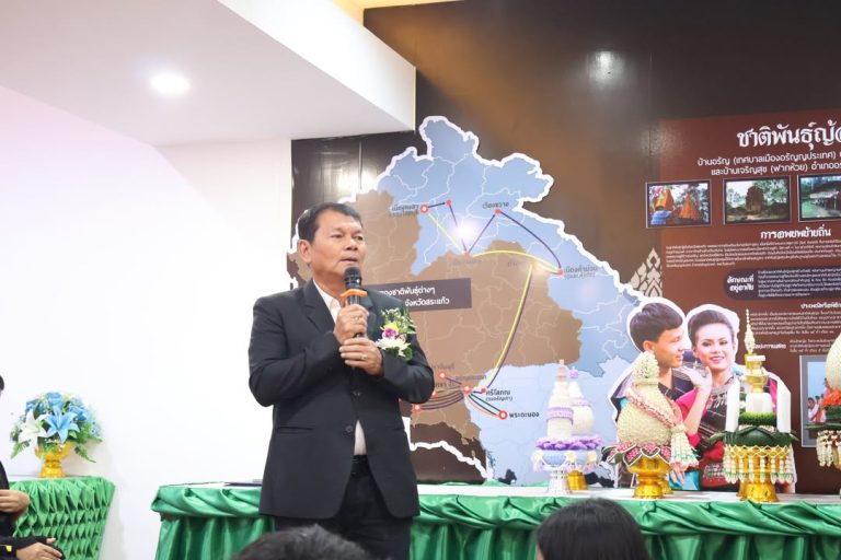 พิธีมอบเกียรติบัตรแก่ศิษย์เก่าดีเด่น ในกิจกรรมพิธีไหว้ครู ประจำปีการศึกษา 2569