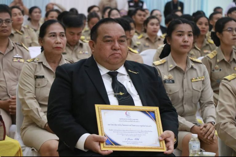 มรภ.วไลยอลงกรณ์ฯ สระแก้ว รับเกียรติบัตรผู้สนับสนุนโครงการพัฒนาเครือข่ายโรงเรียนคุณธรรม